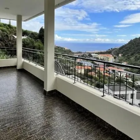 Ribeira Roots Santa Cruz (Madeira)